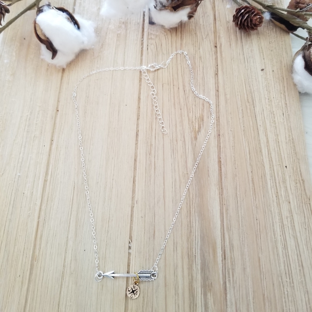 ⏱️⏱️Really Pretty Compass and Arrow necklace - Picture 5 of 9